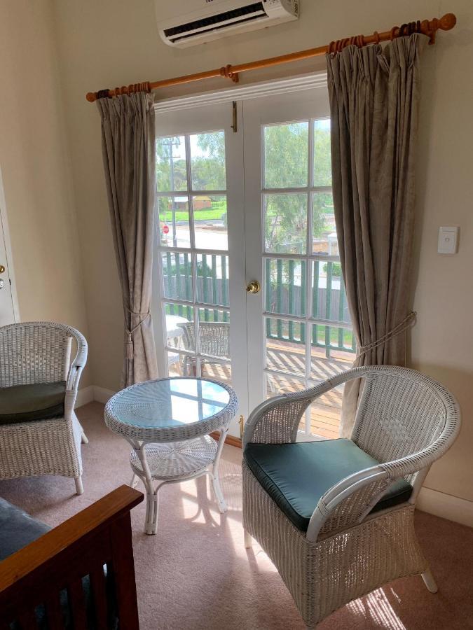 Settlers Hotel York Bagian luar foto
