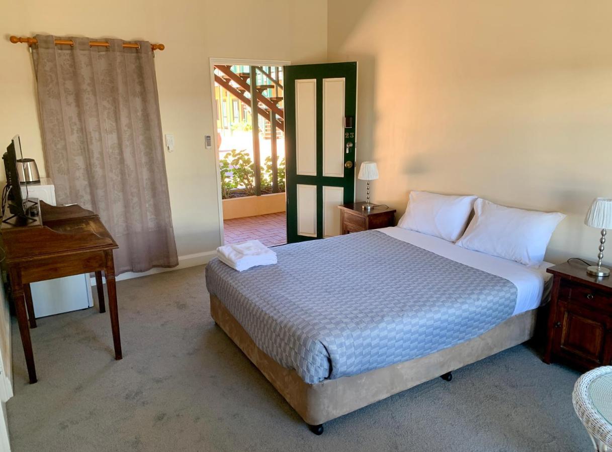 Settlers Hotel York Bagian luar foto