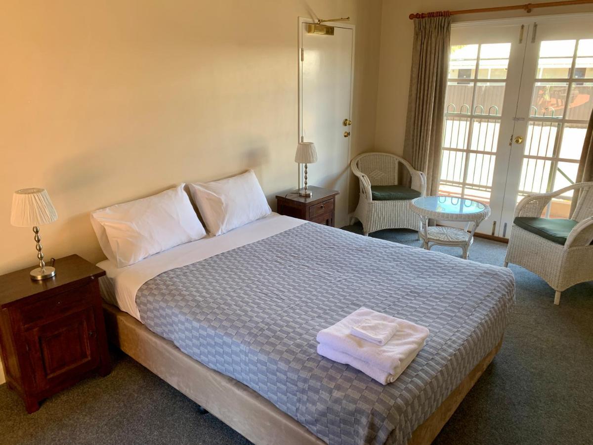 Settlers Hotel York Bagian luar foto