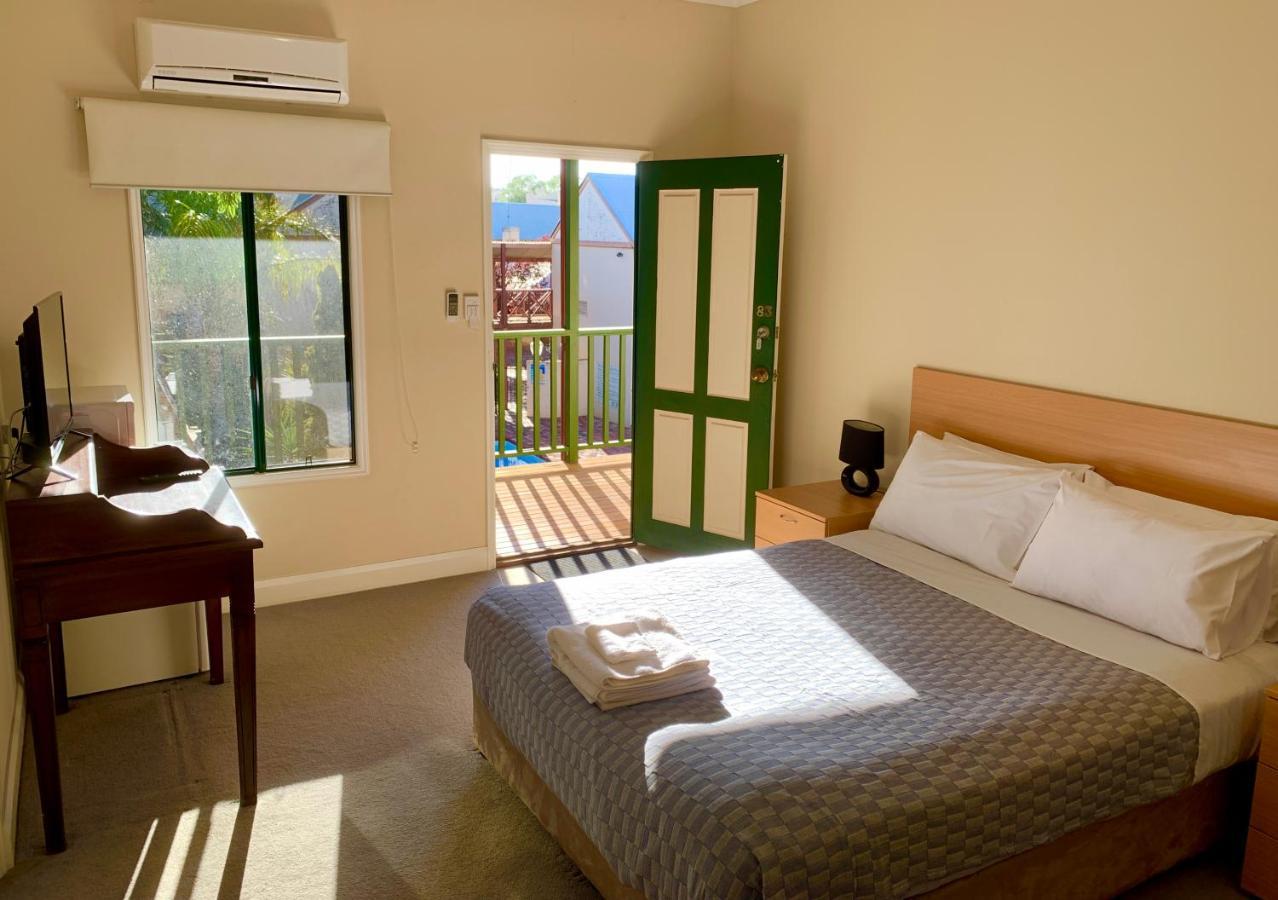 Settlers Hotel York Bagian luar foto