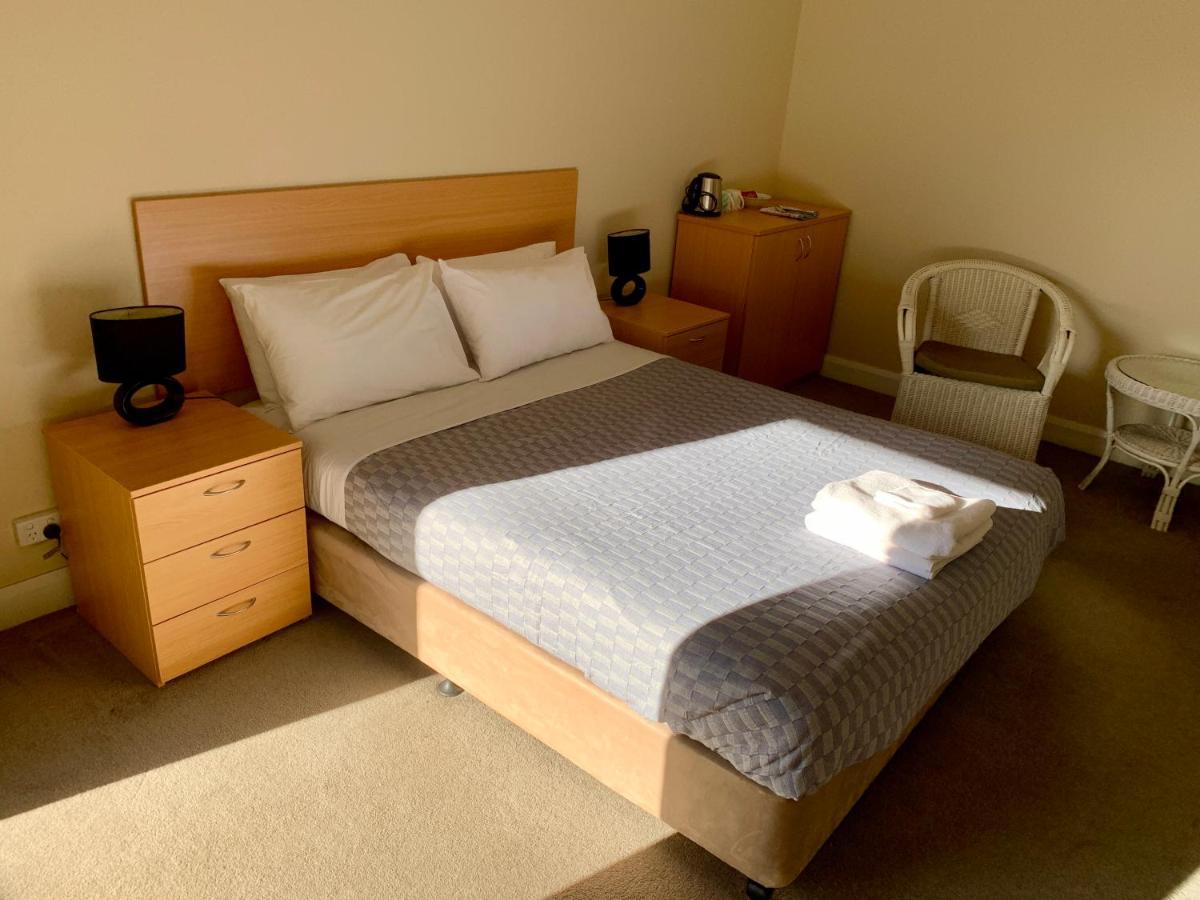 Settlers Hotel York Bagian luar foto
