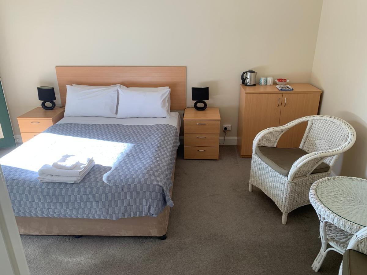 Settlers Hotel York Bagian luar foto