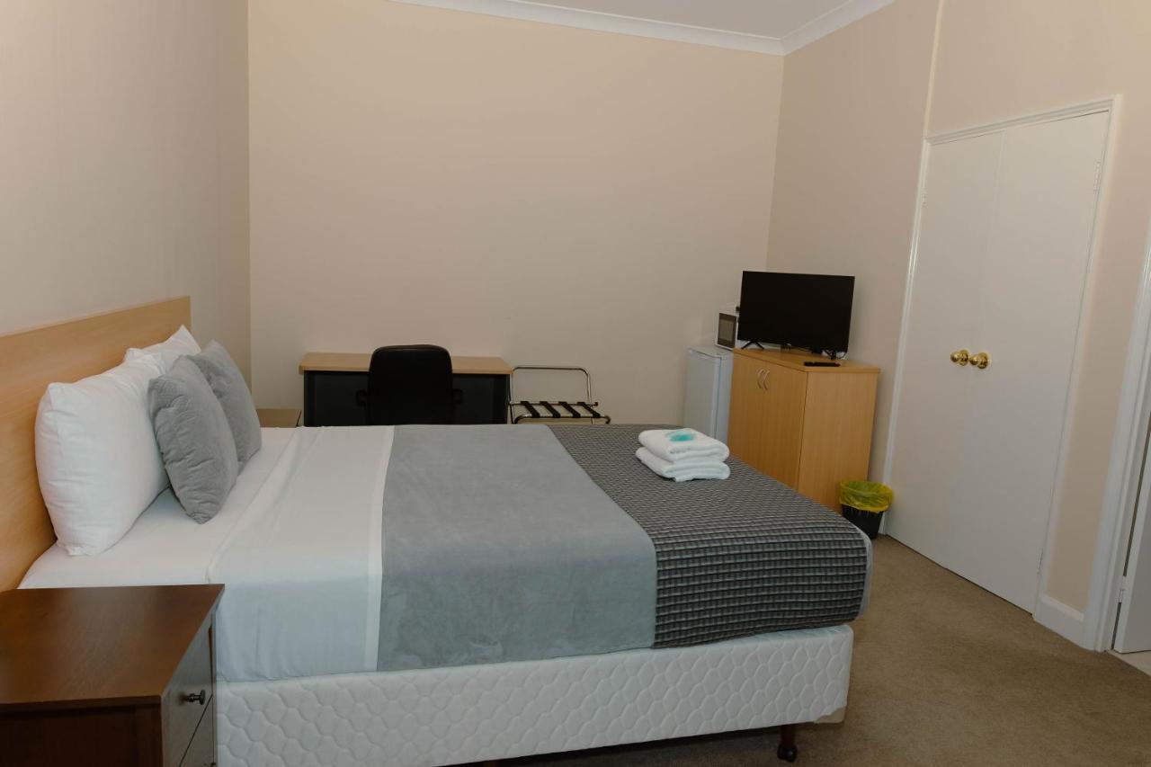 Settlers Hotel York Bagian luar foto