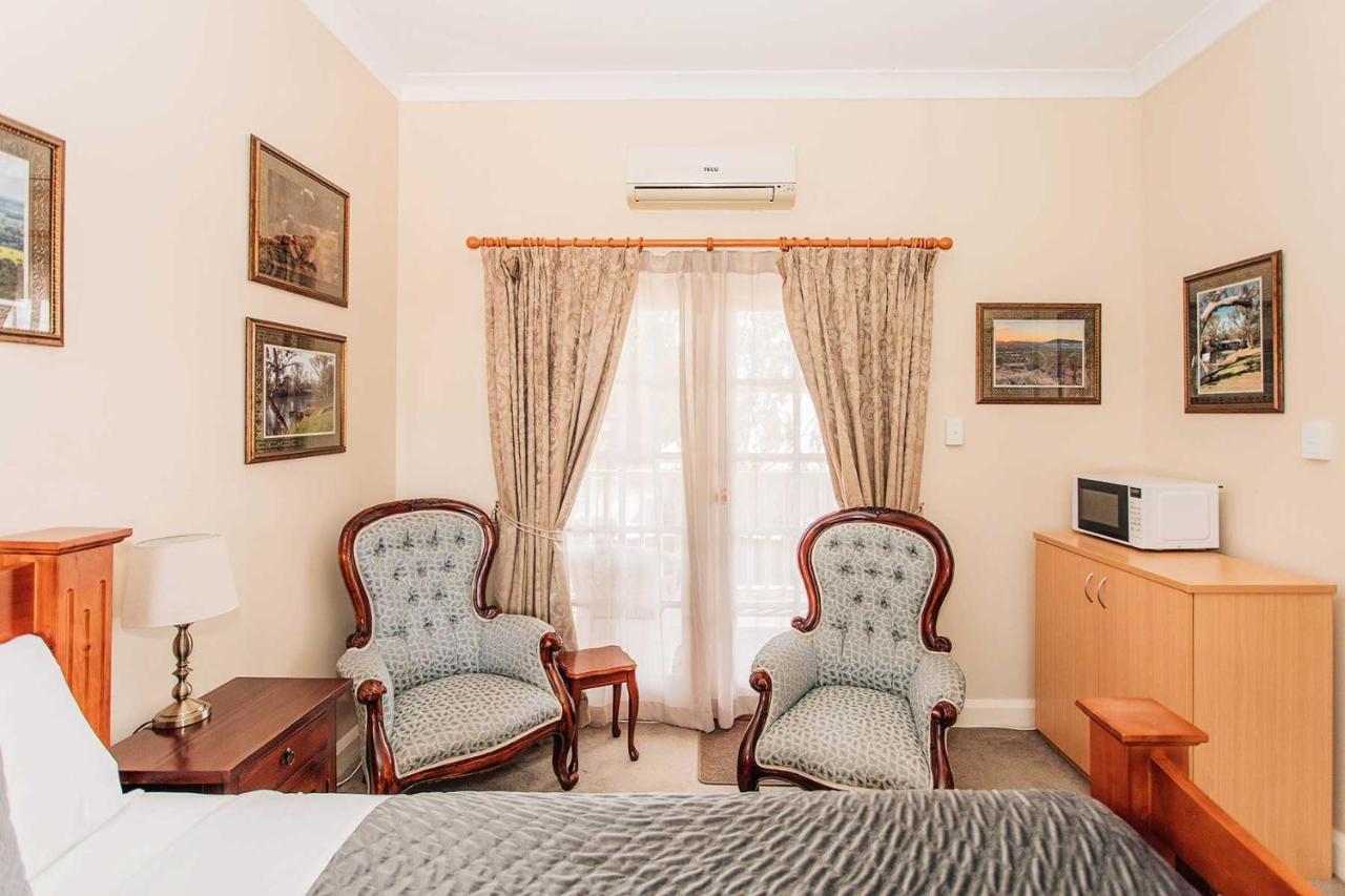 Settlers Hotel York Bagian luar foto