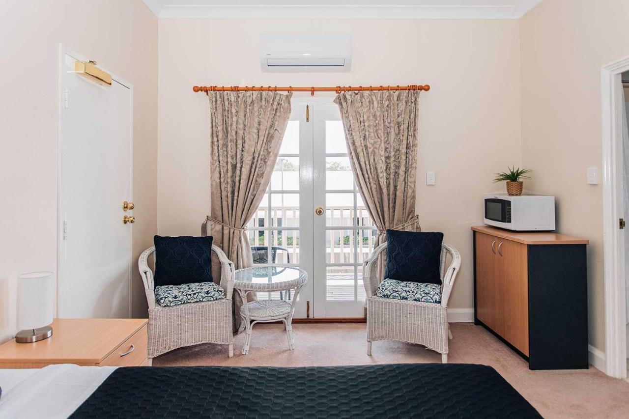 Settlers Hotel York Bagian luar foto