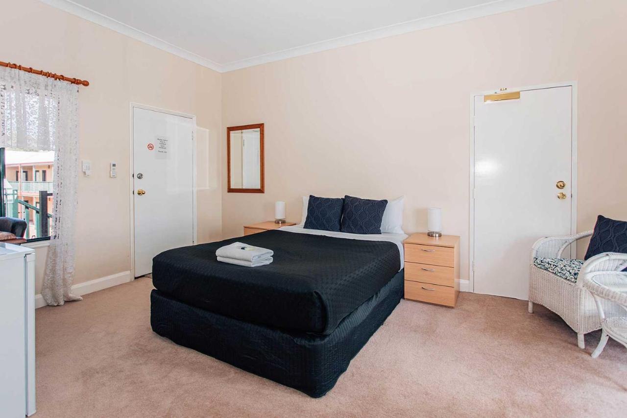 Settlers Hotel York Bagian luar foto