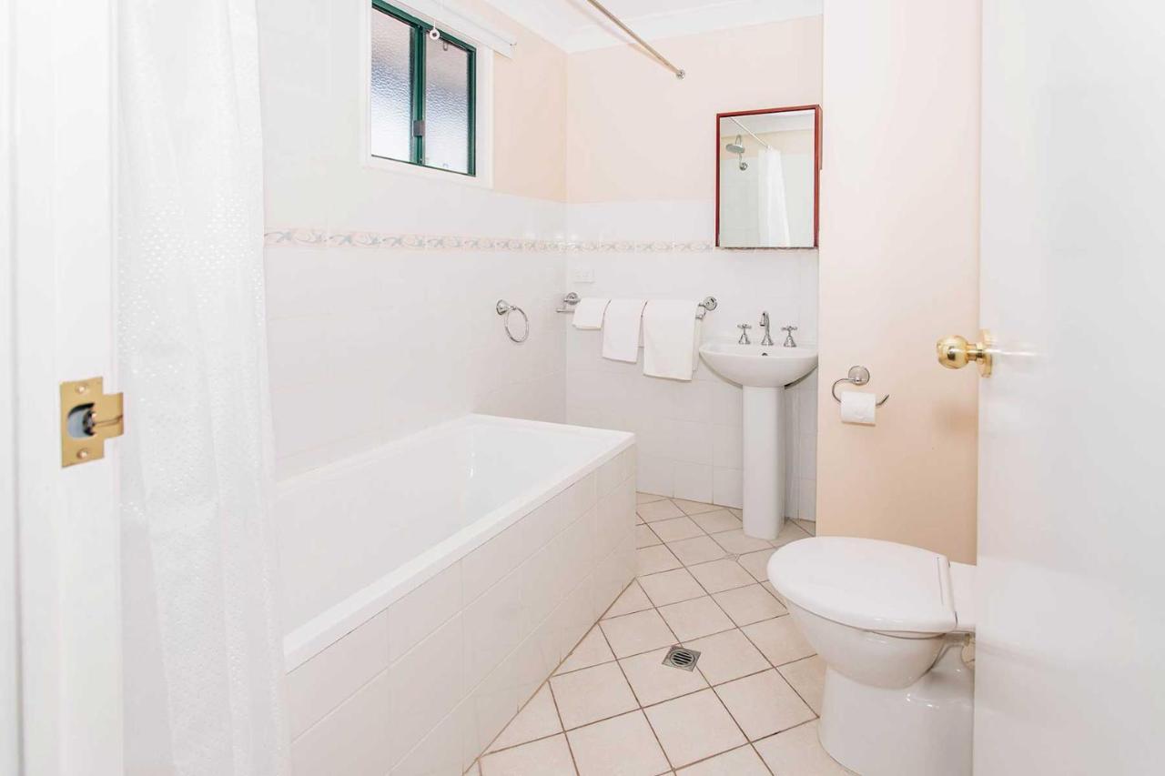Settlers Hotel York Bagian luar foto