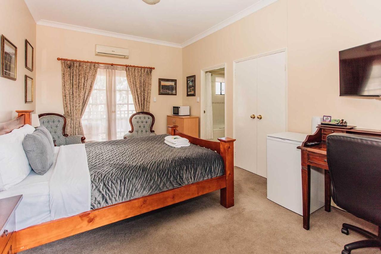 Settlers Hotel York Bagian luar foto